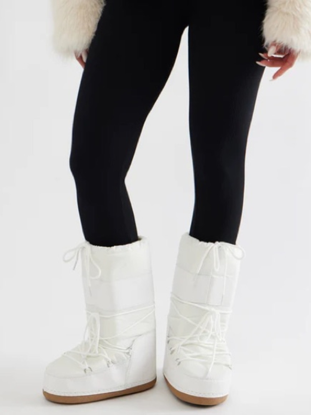 Fashion Nova White Lace-Up Winter “Moon” Boots size 8